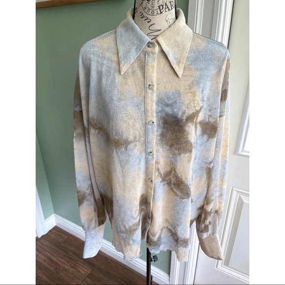 NWOT Oui Mais Non Textured Button Down Blouse - Picture 1 of 5